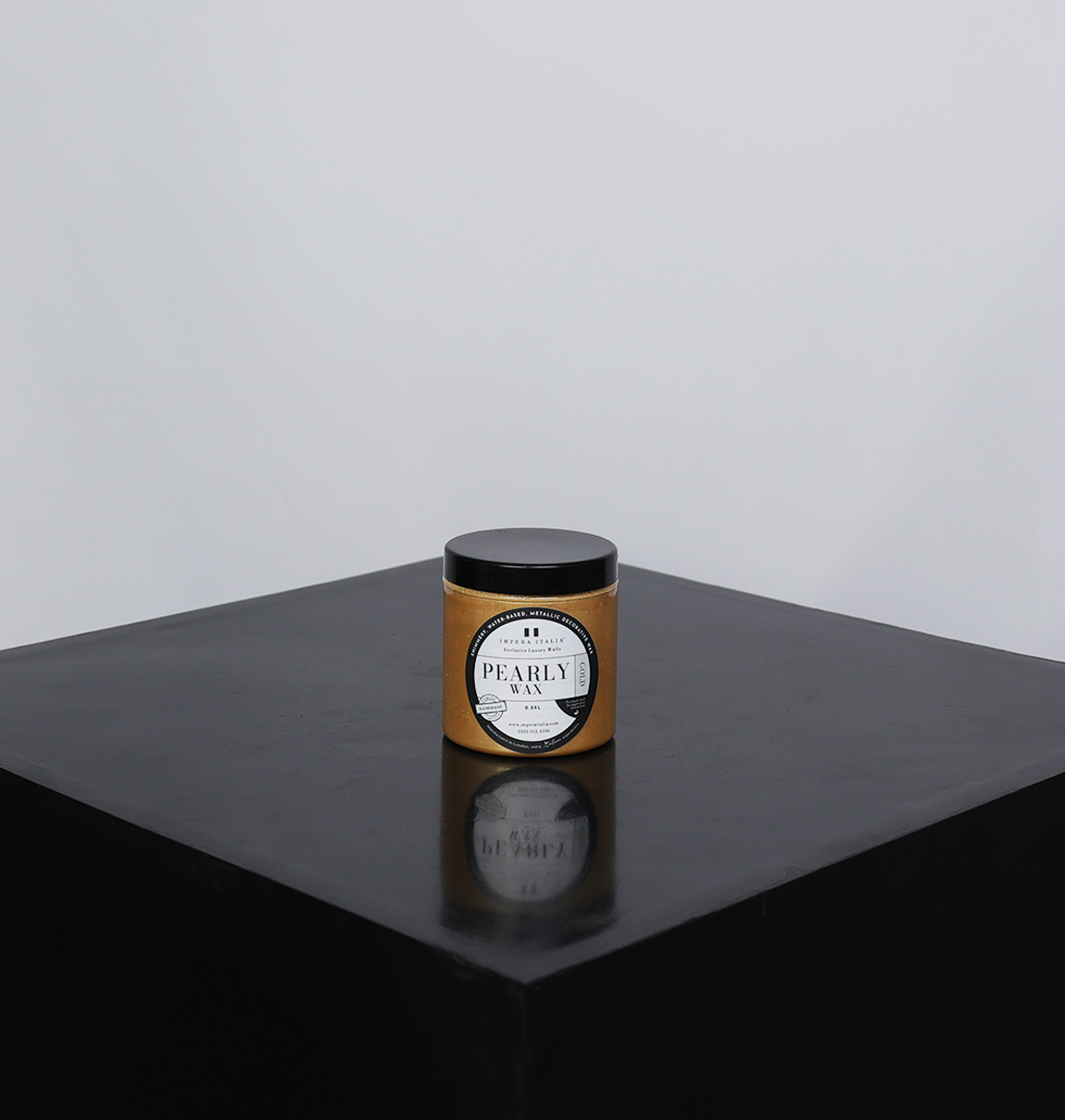 Intense Pearly Waxes For Decorative Plasters